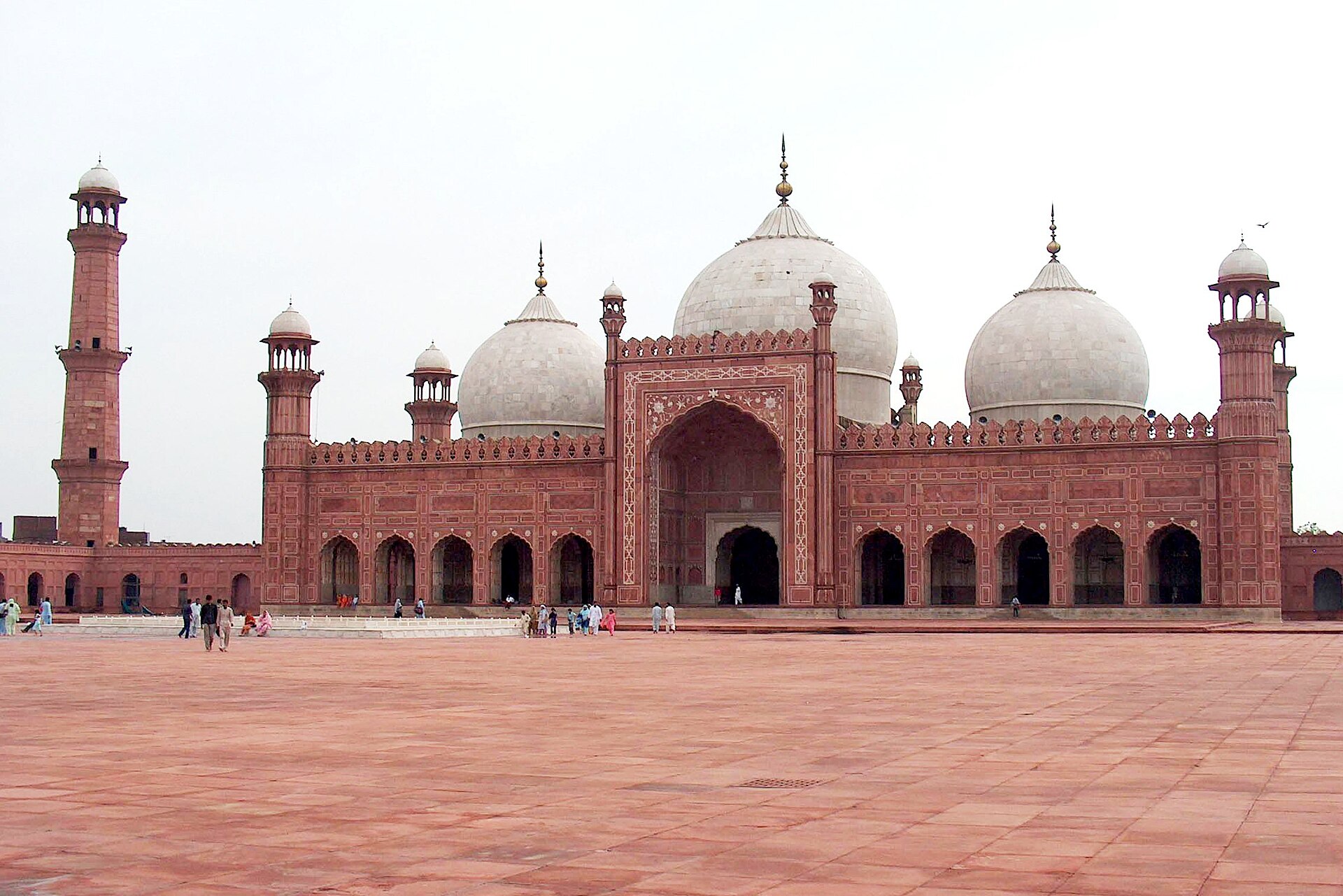 Badshahi Mosque — photograph by Ali Imran, CC BY-SA 2.5, via Wikimedia Commons