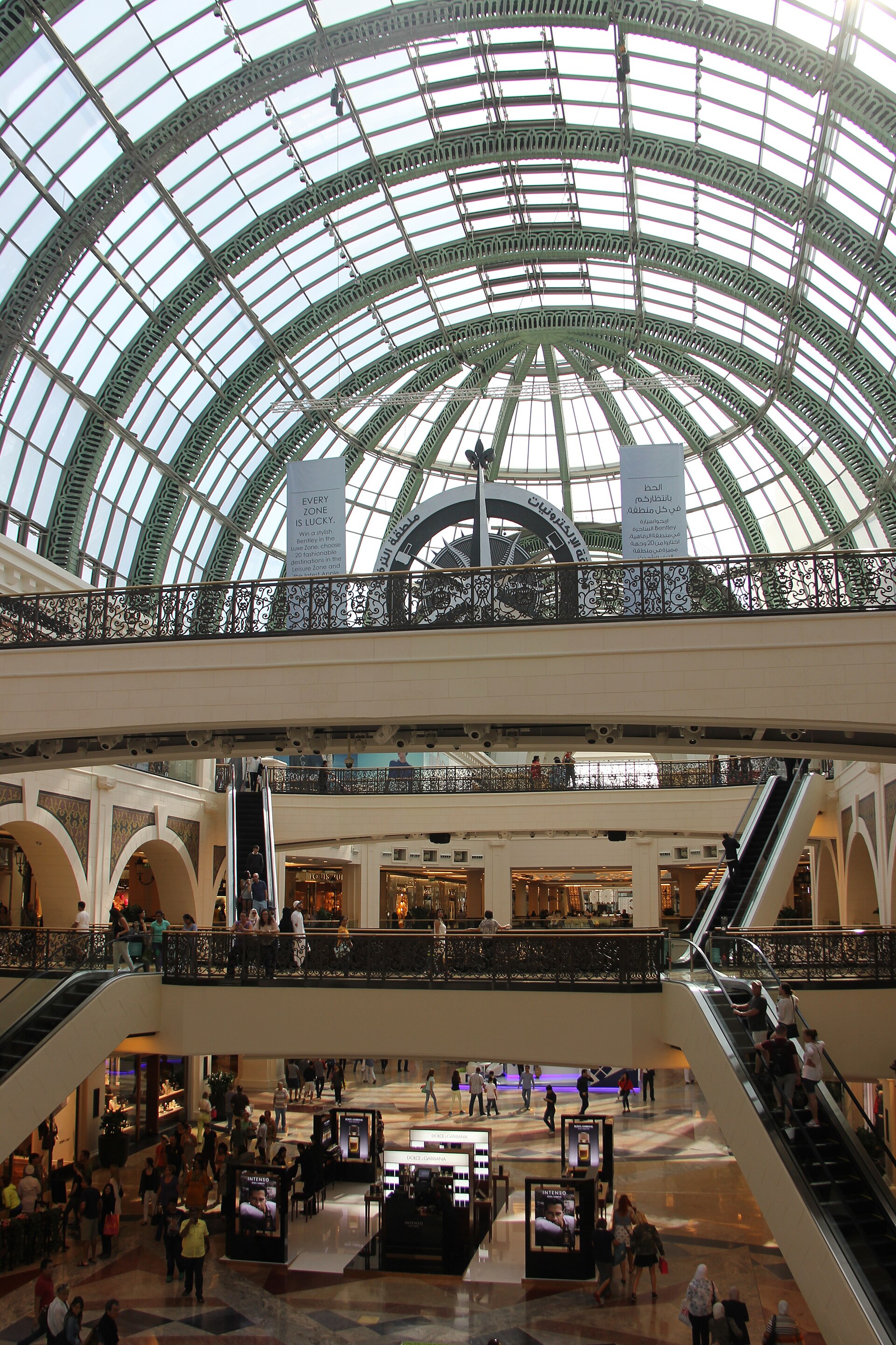 Mall of the Emirates — photograph by Laika ac from UK, CC BY-SA 2.0, via Wikimedia Commons