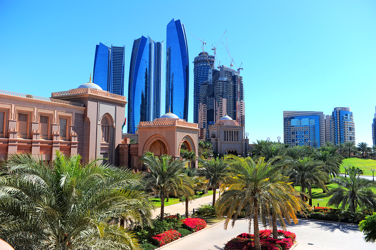 Etihad Towers — photograph by Валерий Дед, CC BY 3.0, via Wikimedia Commons