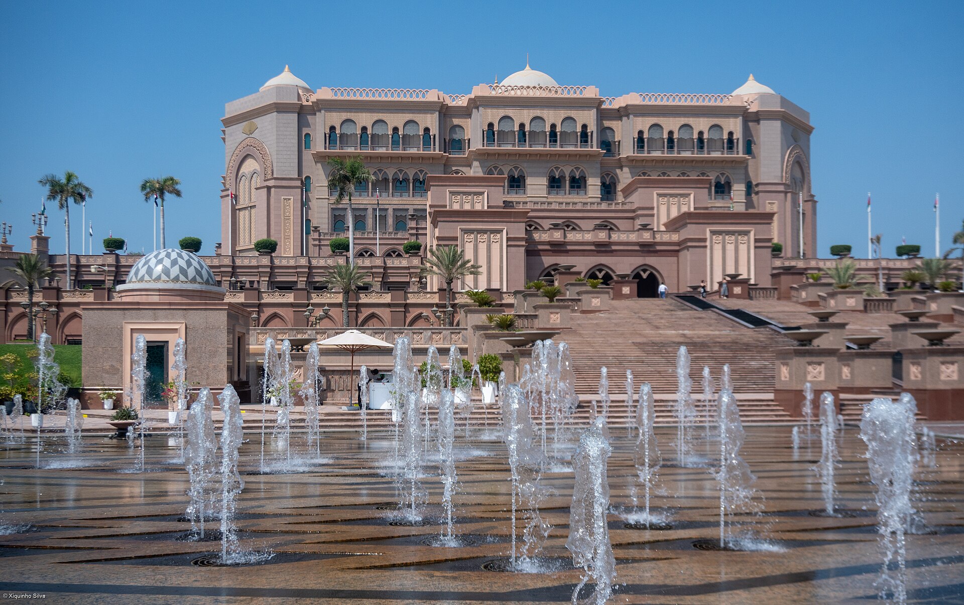 Emirates Palace — photograph by xiquinhosilva, CC BY 4.0, via Wikimedia Commons