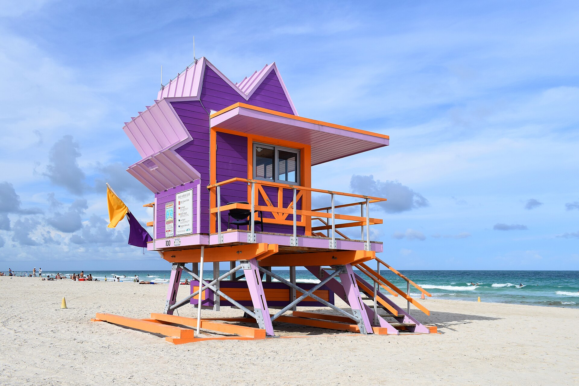 South Beach — photograph by Radomianin, CC BY-SA 4.0, via Wikimedia Commons