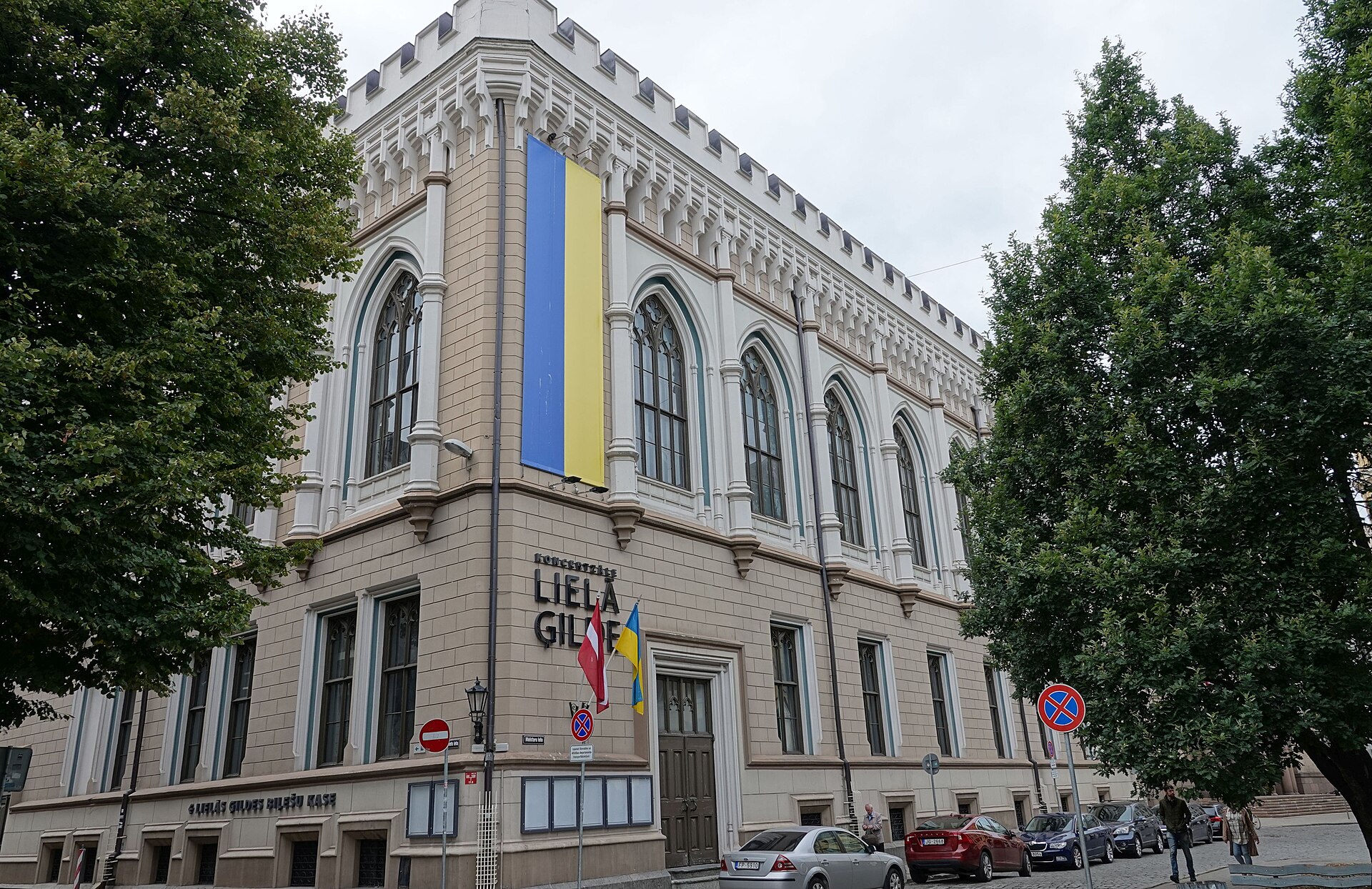 Great Guild Hall — photograph by Nenea hartia, CC BY-SA 4.0, via Wikimedia Commons