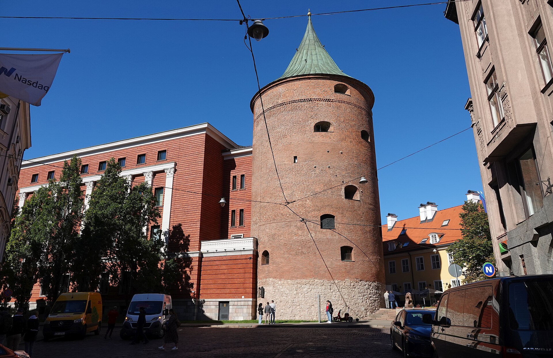 Powder Tower — photograph by Nenea hartia, CC BY-SA 4.0, via Wikimedia Commons