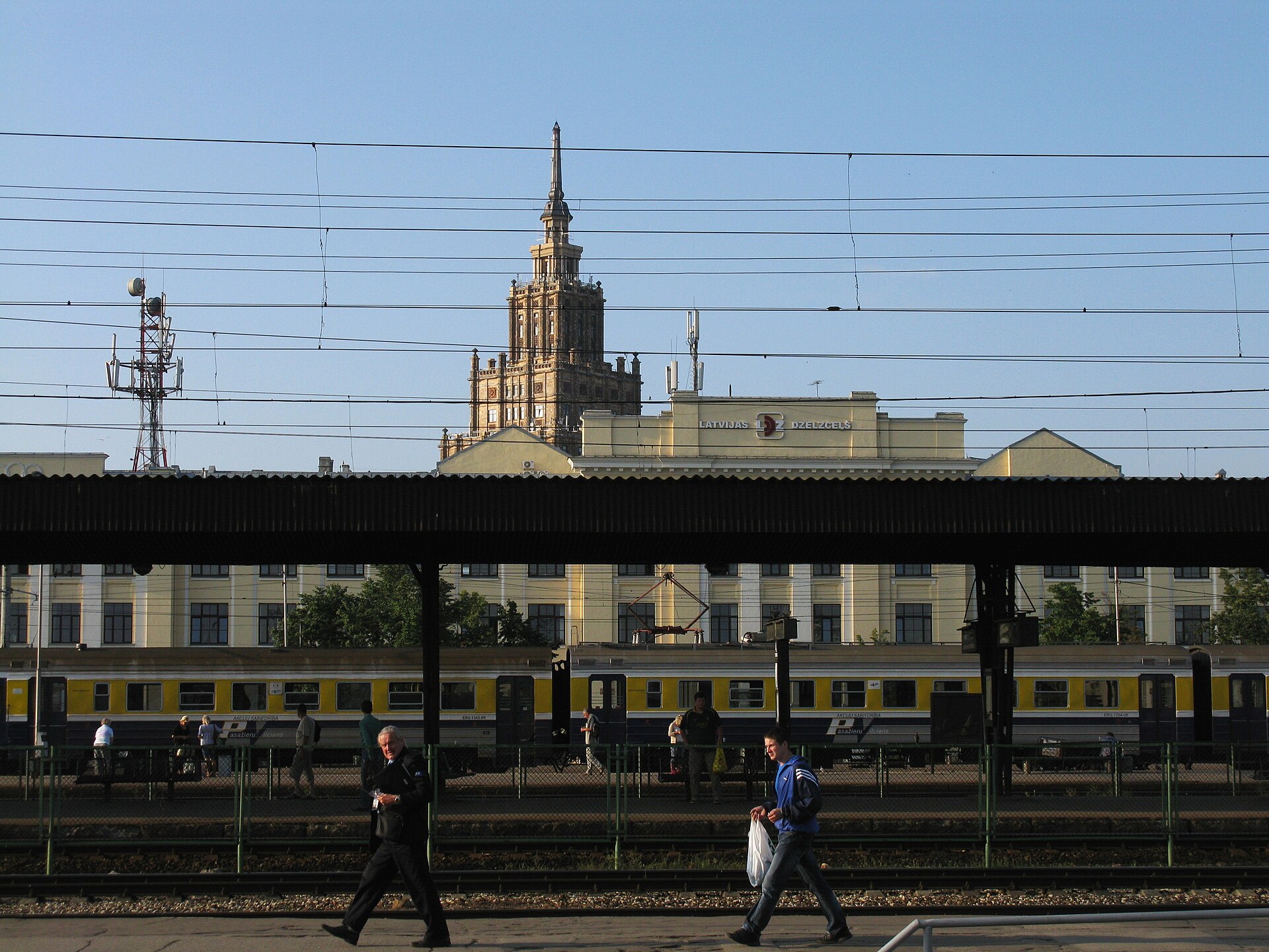 Riga Central Station — photograph by Philipp Hertzog, CC BY-SA 3.0, via Wikimedia Commons